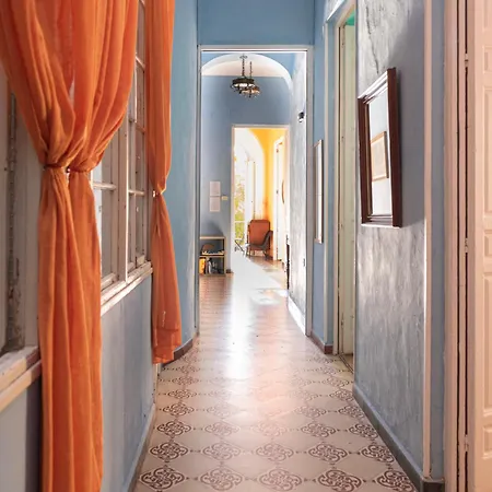 Private Rooms In Historic Building On The Square Málaga Buitenkant foto