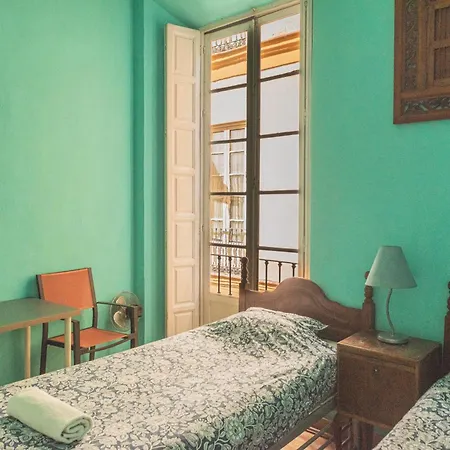 Private Rooms In Historic Building On The Square Málaga Buitenkant foto